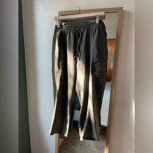Like new Lululemon capri pants in olive green